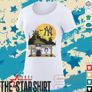 New York Yankees Snoopy And Charlie Brown Sit Under Moon...